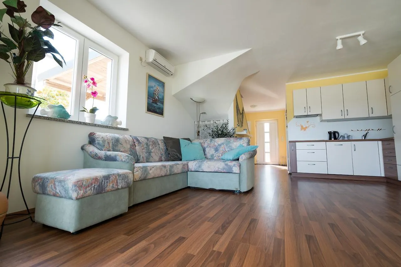 Villa Claudia Klimno Croatia